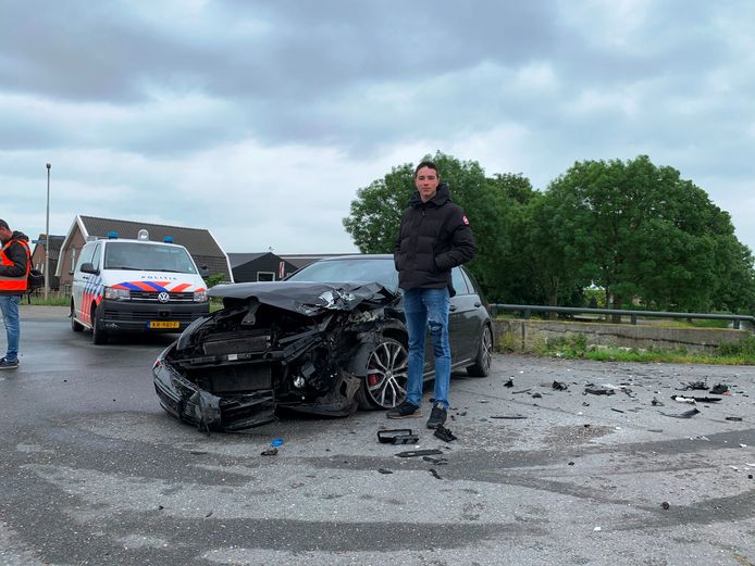 Mart de Wolf uit de Meern bij zijn gestolen auto...