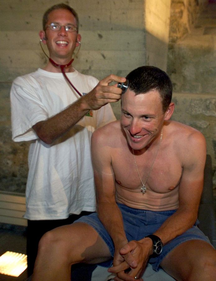 Jonathan Vaughters dolt met ploegmaat Lance Armstrong bij de start van de Tour in 1999.