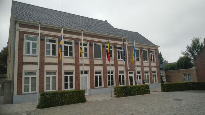 Het gemeentehuis van Dentergem.