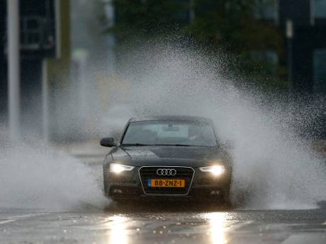 Porsche-drama: dit zijn de dodelijke gevaren van aquaplaning en zo voorkom je het