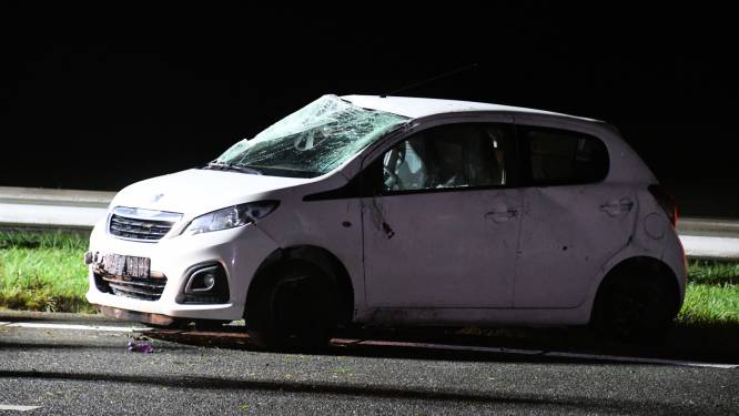 Auto slaat over de kop bij 's-Heer Arendskerke