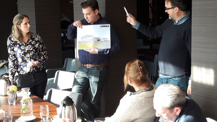 Uitleg van Renova over het nieuwbouwplan bij de Leyhoeve.