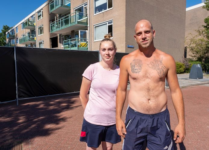 Shauni Aldenhoff en Roy Berens wonen schuin tegenover de verwoeste flat.