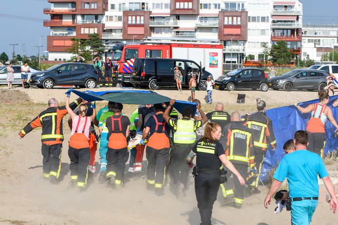 In de Zevenhuizerplas, bij het strand van Nesselande, is een jonge drenkeling uit het water gehaald. Later op de dag verdronk een 25-jarige man in het water bij Nesselande.