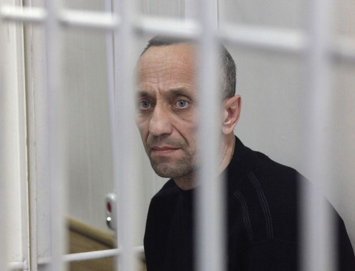 Voormalig politieagent Mikhail Popkov staat terecht voor 59 moorden.