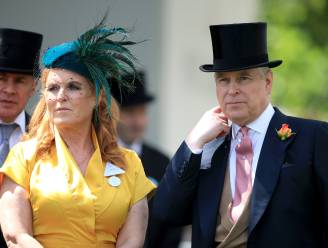 Sarah Ferguson doet boekje open over koninklijke vetes, prinses Diana en prins Andrew: “We wonen nog steeds samen”