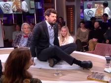Activist lijmt zichzelf vast op tafel in uitzending Beau: ‘Het leven van ons allemaal staat op het spel’