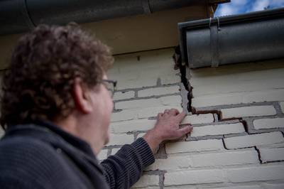 Ministers buigen zich over verzakkende huizen