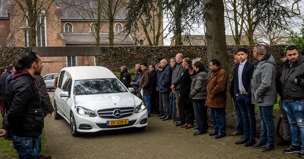 Uitvaart en carnaval; delen van het leven kan in Gerwen goed naast elkaar - Eindhovens Dagblad