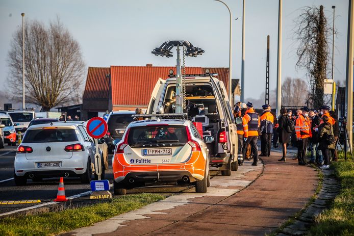 Grootschalige politiecontroles aan de snelwegen in West- en Oost-Vlaanderen, hier in Ruddervoorde aan de E403.