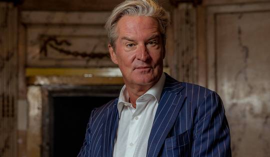 Radio- en tv-maker Hans Otten in kritieke toestand opgenomen in het ziekenhuis
