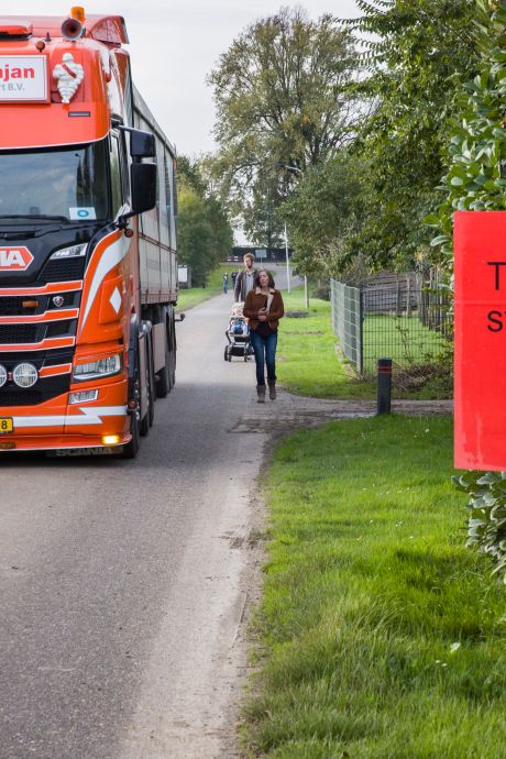 Bewoners dijkwegen Hoeksche Waard: ‘Met deze maatregel ga je ons verkeersprobleem niet oplossen’