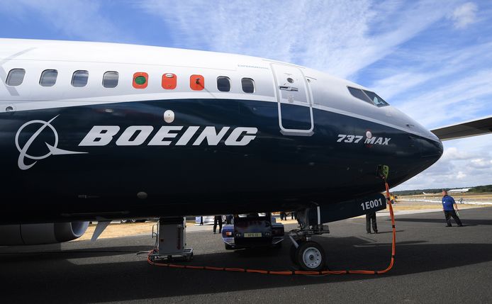 Boeing a repoussé à la mi-2020 une remise en service du MAX et espère en reprendre la production, suspendue depuis le début de l'année, quelques mois auparavant.