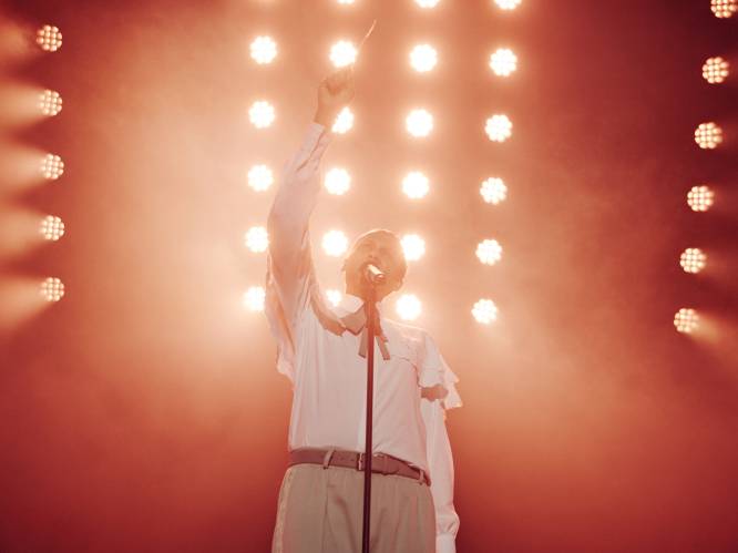 RECENSIE. Langzaam warmdraaien voor ingewijden: Stromae in Paleis 12 werd nét niet het uur van het genie
