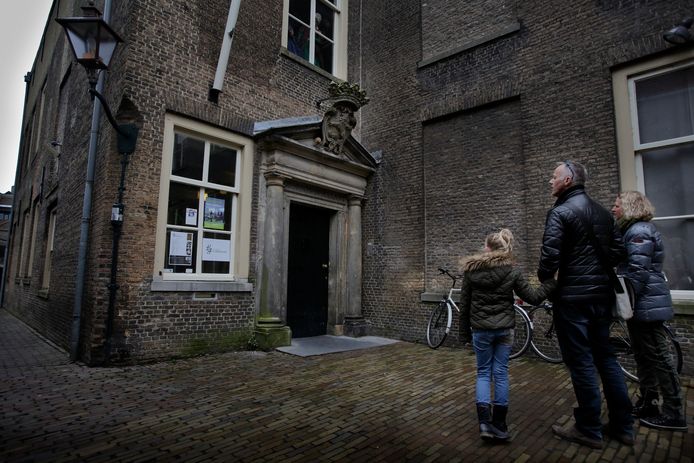 De ingang van gebouw De Munt, waar het nieuwe podium van DOOR vlakbij komt te zitten.