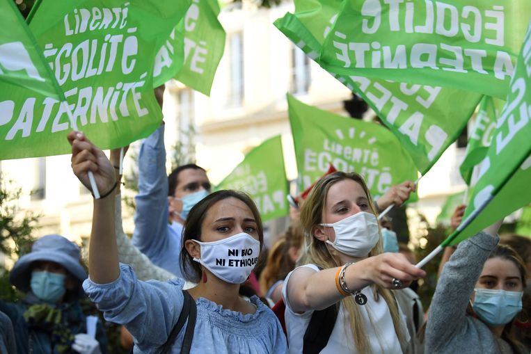 Een demonstratie van de Franse conservatieve pro-life-groep ‘La Manif pour Tous’. Ze strijden  voor het behoud van traditionele gezinssamenstellingen. Beeld AFP