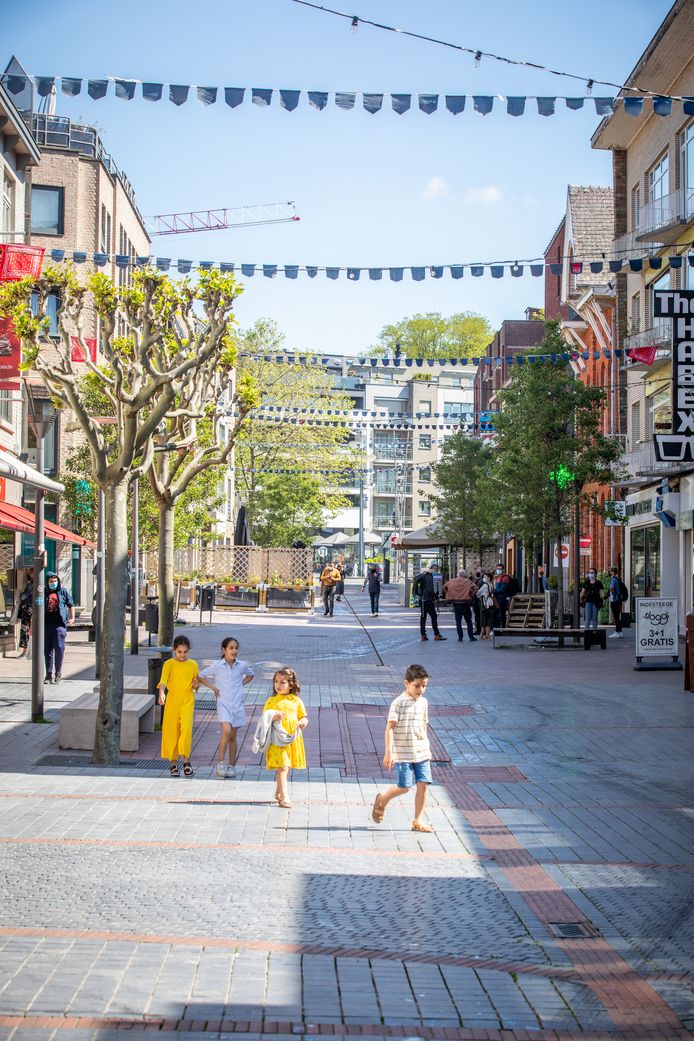Een beeld van de Stationsstraat in de Genkse binnenstad.