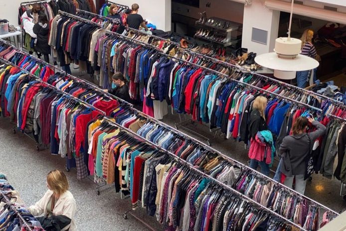 Vintage-kleding shoppen.