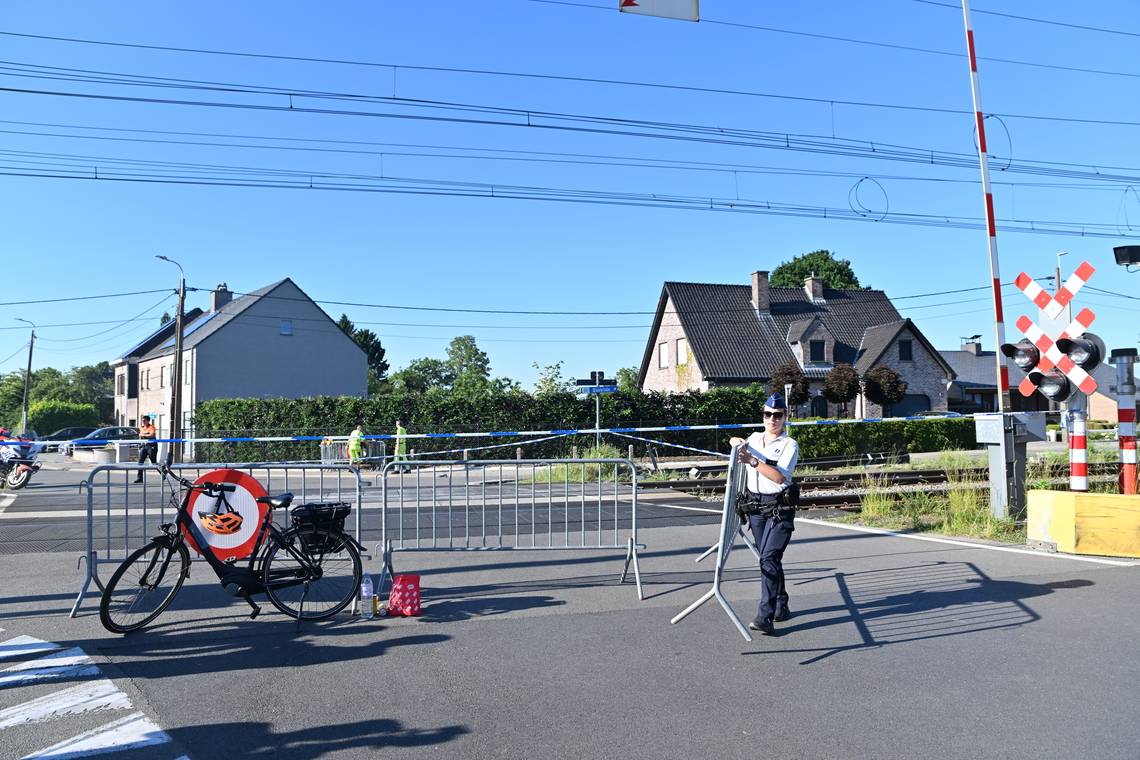 Verslagenheid in Buggenhout na zwaar ongeval bij treinoverweg: ‘Na de knal volgden sirenes, dan weet je dat er meer aan de hand is’