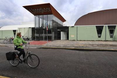 'Poepkleur' sporthal over half jaar misschien wel heel mooi