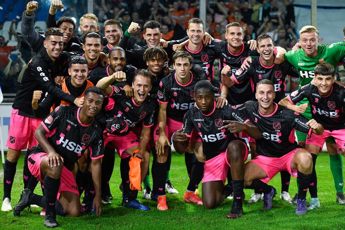FC Volendam viert de zege op De Graafschap, eerder dit seizoen.