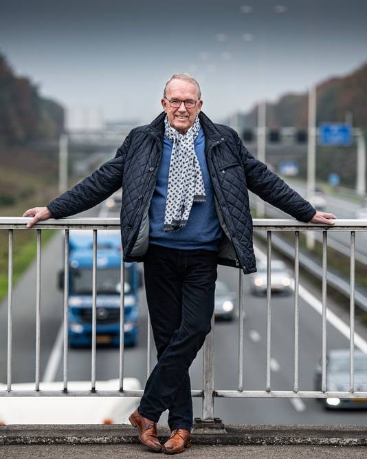 Koos Spee op het viaduct boven de A28 bij Soesterberg