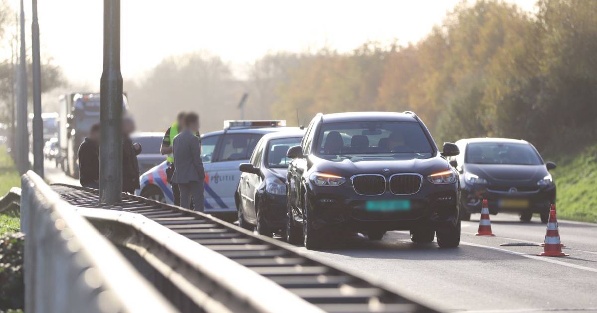 Gewonde bij ongeval met drie autos bij Veenendaal.