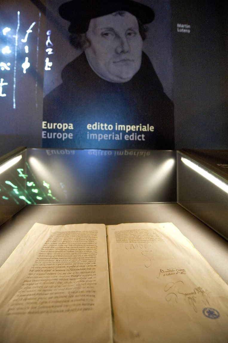 Geheime Archieven van het Vaticaan tentoongesteld Het Parool