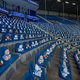 Zoeken naar Wally in een stadion gevuld met supporters van hard kunststof