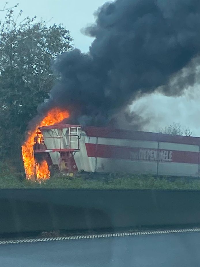 Vrachtwagen in brand op E40 Wetteren richting Brussel