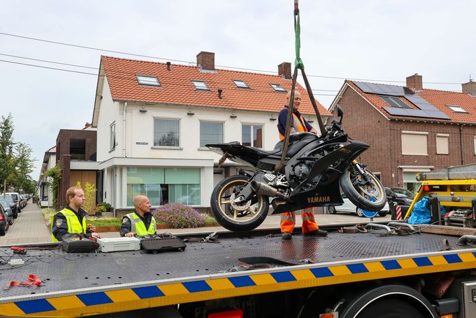 De politie heeft zondagochtend een reconstructie gedaan van een zwaar ongeluk dat in juni plaatsvond op de Leenderweg in Eindhoven.