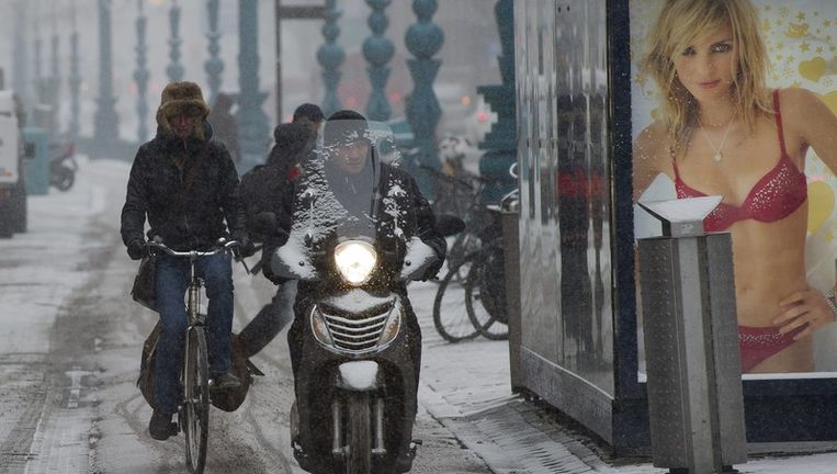 Hevige sneeuwval in Amsterdam Beeld anp