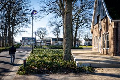 Plotseling verdwenen voetpad keert terug in Weerselo: ‘Een beetje knullig’