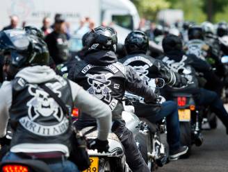 Ex-lid motorbende halfdood geslagen en bewerkt met bunsenbrander, maar iedereen houdt lippen op elkaar: “Liep hij met hoofd tegen deur misschien?”