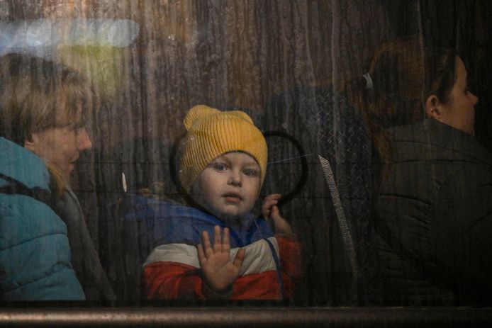 Een kind op de vlucht voor de oorlog in Oekraïne. Foto genomen in Medyka aan de Poolse grens op 14 maart 2022.