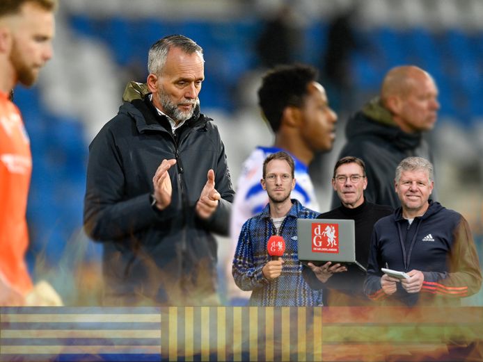 Adrie Poldervaart na het verlies tegen Telstar, presentator Nanne Nicolasen en clubwatchers Raymond Willemsen en Lex Lammers.