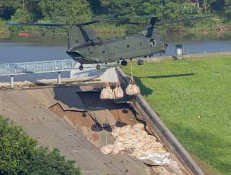 Dam in noorden van Engeland dreigt te breken: stadje volledig ontruimd, luchtmacht zet helikopter in