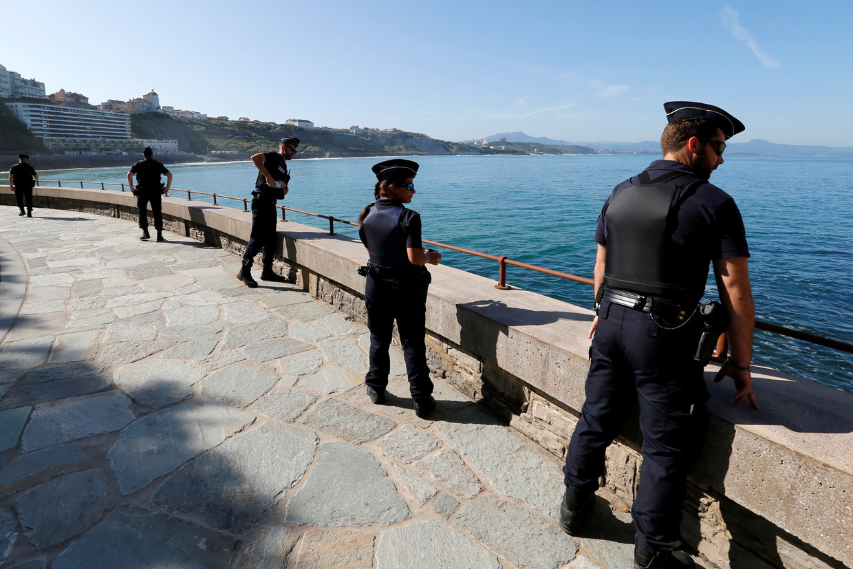 De Franse badplaats Biarritz is voor de G7-top omgetoverd in een zwaarbewaakt fort. Beeld REUTERS