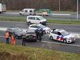 Politie rijdt auto klem op A58 bij Ulvenhout