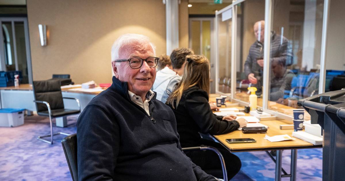 Jan uit Denekamp gewond na aanrijding op stembureau: ‘Nog nooit eerder meegemaakt’.