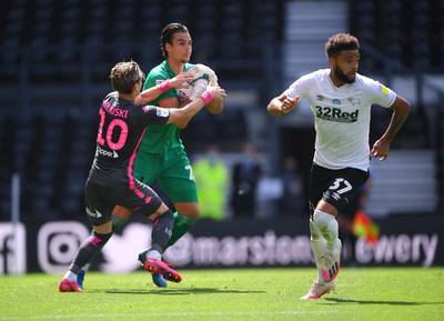 Kelle Roos mag bij Derby even zijn klasse tonen: ‘Wayne Rooney weet dat ik hongerig ben’