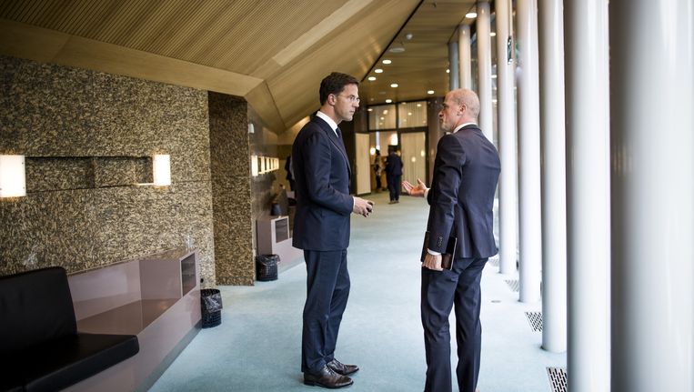 Premier Rutte en PvdA-leider Samsom. Beeld Freek van den Bergh