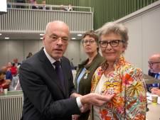 Oud-wethouder Reina de Bruijn geridderd bij afscheid Eerste Kamer
