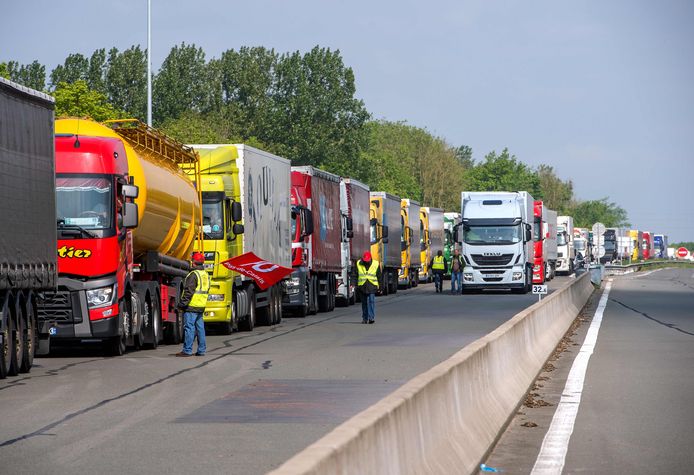 Archieffoto van 17 mei 2016 toen vrachtwagenchauffeurs een blokkade opwierpen in Saint-Omer.