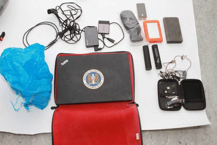 De spullen van Kamphuis die truckers vonden tijdens het vissen.