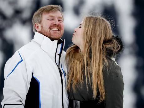 Amalia en Willem-Alexander laten zich van speelse kant zien tijdens fotosessie