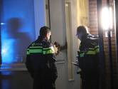 Groot gat in voordeur van appartement in Waalwijk, mogelijk door vuurwerkbom
