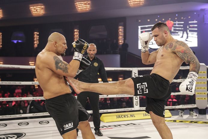 Antonio Plazibat (r) tegen Raul Catinas.