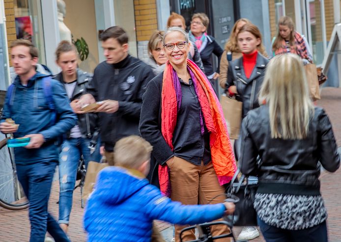 Nicolet Theunissen is de nieuwe partijvoorzitter van D66 in Apeldoorn. Zij moet na een turbulent D66-jaar de partij in relatieve rust richting de toekomst leiden.