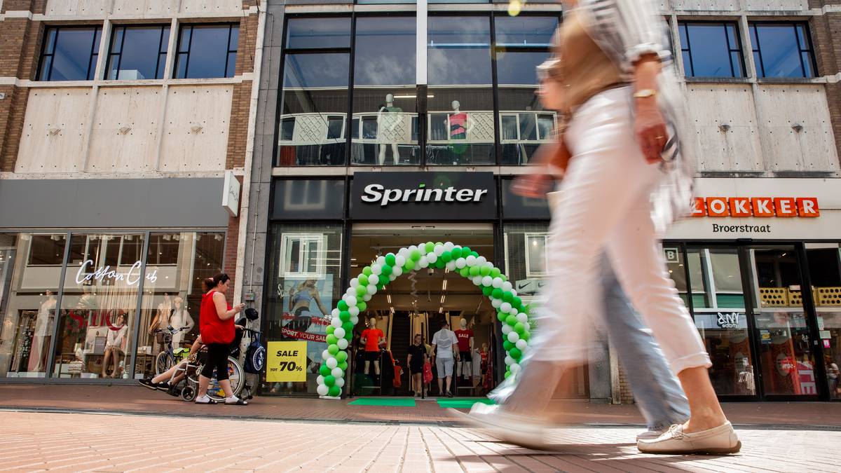 Perry Sport na 40 jaar weg uit Nijmegen Spaanse sportgigant neemt plek in geen bruggetjes en tenten meer Nijmegen gelderlander